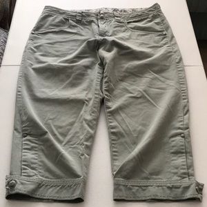 Athleta casual 4 pocket capris, size 6